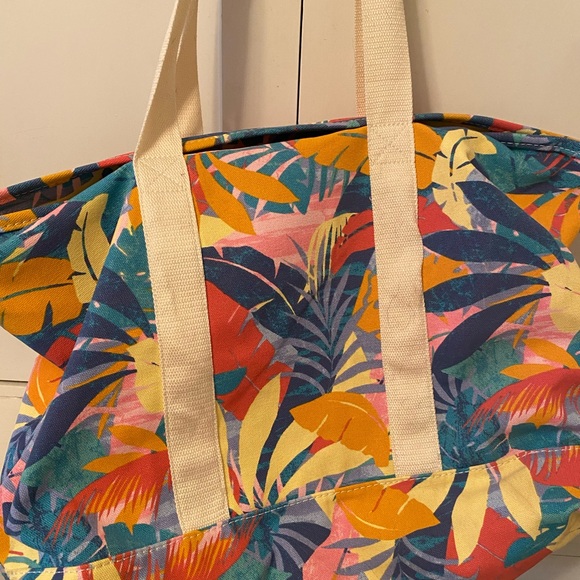 Overnight Tote- FREE with $40+ bundle ! Must bundle for $5 - Picture 3 of 3